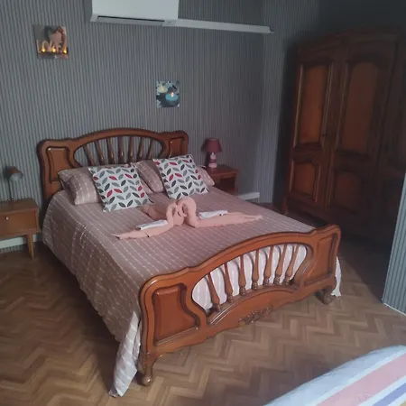 Jolie Maison Dans Petit Village Vignory Extérieur photo